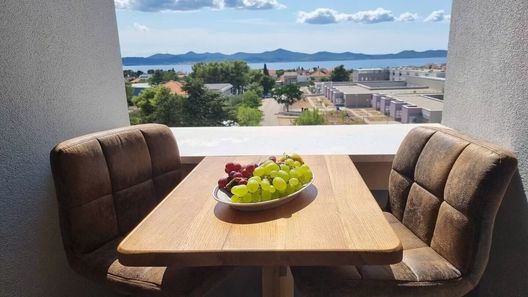 Apartmanok Parkolóhellyel Zadar - 19208 (1)