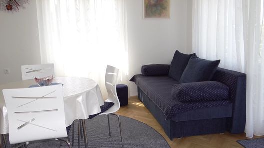 Apartmanok Parkolóhellyel Malinska, Krk - 19270 Malinska (1)