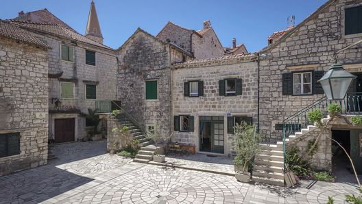 House Heritage Stari Grad (1)