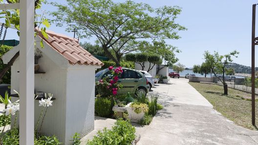 Apartment By the sea Tribunj (1)