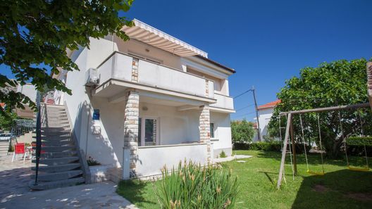 Apartmanok Parkolóhellyel Baska, Krk - 19434 Baška (1)