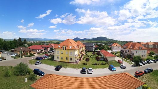 Orsika HillTop Apartman Eger (1)