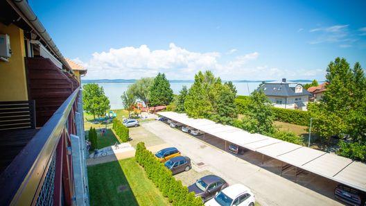 945 - Panorámás Szállás Hullám Üdülőpark Balatonőszöd (1)