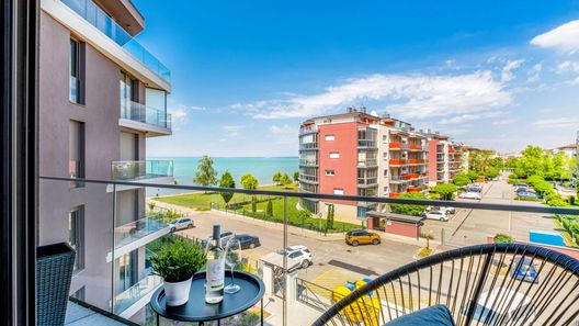 Coral Premium Suite Apartment Siófok (1)