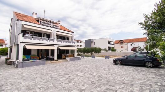 Apartments Krunoslava Vodice (1)