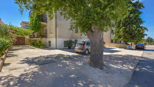 Rooms Oak Tree Biograd (1)