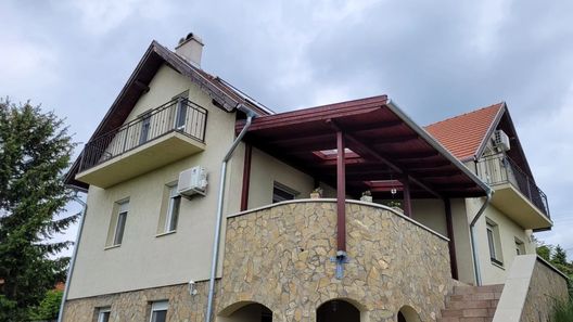 Villa Hegyalja Balatonkenese (1)