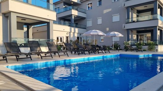 Luxury apartments with pool Punta Šilo (1)