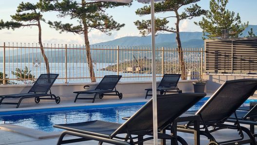Luxury apartments with pool Punta Šilo (1)
