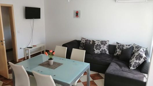 Apartmanok Parkolóhellyel Vir - 20183 (1)