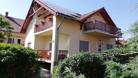 Eszter Apartman Balatonfűzfő (1)