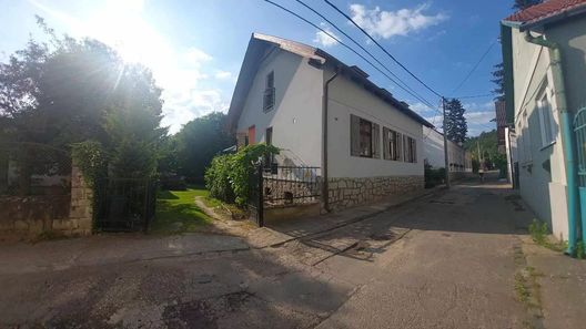 Szuterén Apartmanház Zebegény (1)