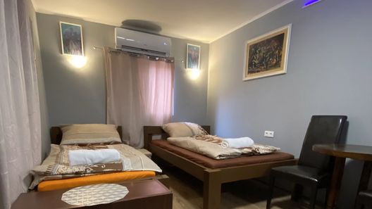 Babér Apartmanház Balatonakarattya (1)