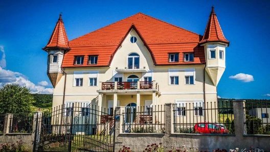 Apartament Castle Csányi Livezeni (1)