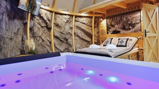 Tatry Mountain Glamp z jacuzzi Zakopane (1)