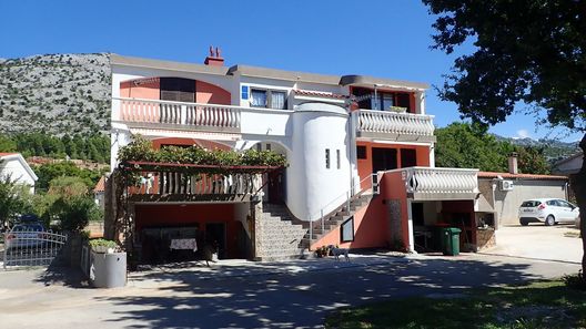 Apartmani Falk Starigrad (1)