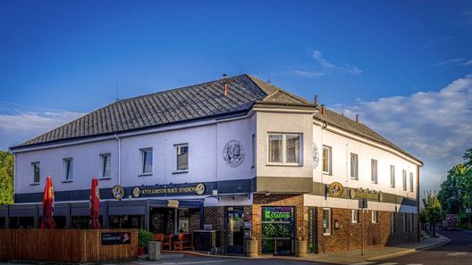 Restaurace a hotel stadion Dačice (1)