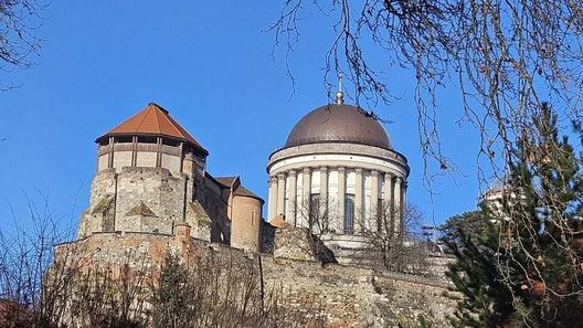 Szent István Koronája Apartman Esztergom (1)