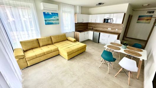 Ady Corner Apartmanok Siófok (1)