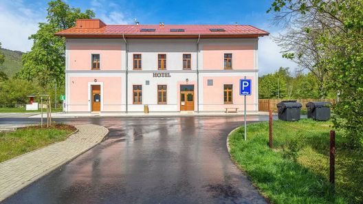 Hotel Nádraží Horní Jiřetín (1)