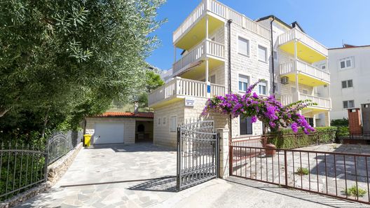 Apartment Jele Omis (1)