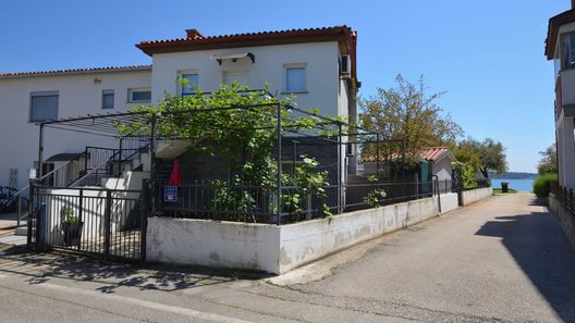 Apartments Pintar Novigrad (1)