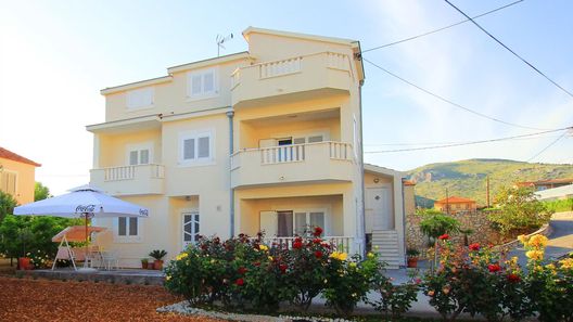 Apartments Kiwi Trogir (1)