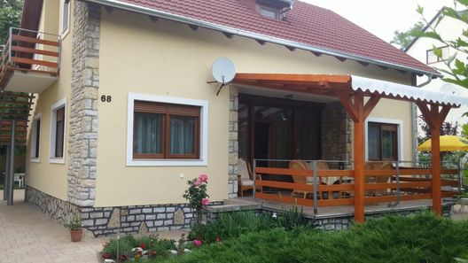 Berta Apartmanház Balatonföldvár (1)