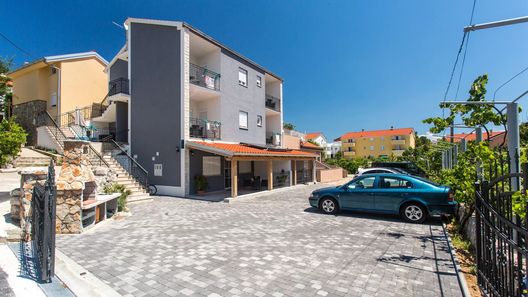 Apartments BERISHA I Baska (1)