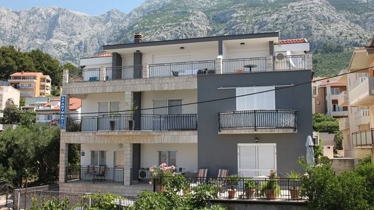 Apartmanok Parkolóhellyel Makarska - 21911 (1)