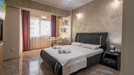 Lake View Studio Mamaia (1)