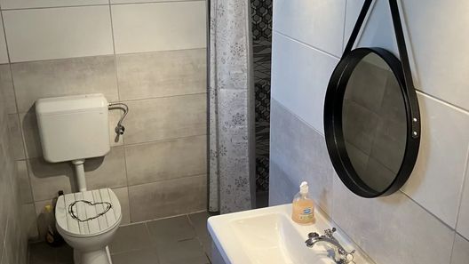 Julesence Apartman Lesencetomaj (1)