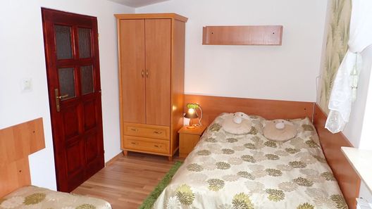 Apartament z sypialnią i pokojem dziennym, aneksem kuchennym w centrum Szczyrku (1)