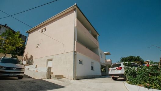 Apartments Dome Arbanija (1)