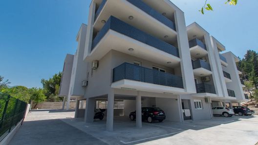 Apartments Mario Makarska II (1)