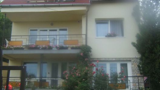 Emilia Apartmanház Balatonalmádi (1)