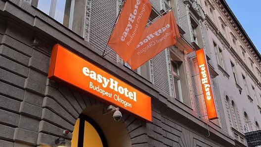 EasyHotel Budapest Oktogon (1)