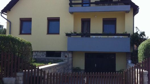 Lívia Apartman Balatonalmádi (1)