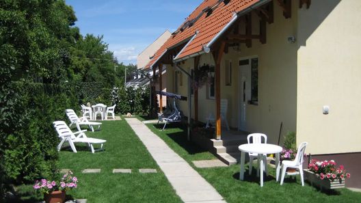 Lala Apartmanok Balatonboglár (1)