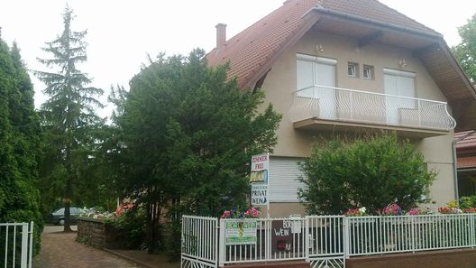 Pávics Apartmanház Balatonboglár (1)