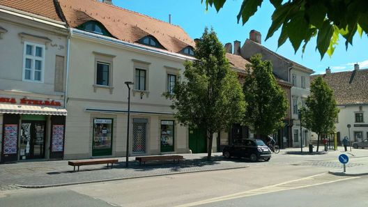 Belváros Apartmanház Sopron (1)