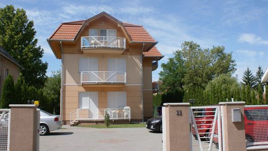 Árnyas Apartmanház Balatonlelle (1)