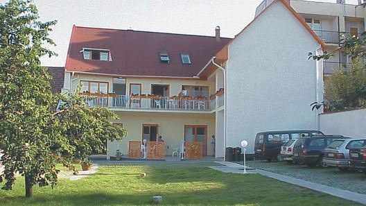 Átrium Apartmanház Eger (1)