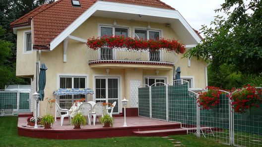 Adra Villa Balatonkenese (1)