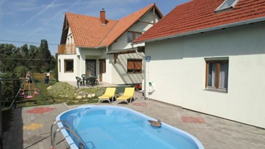 Schmal Apartman Balatonszemes (1)