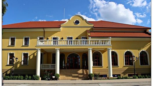 Hotel Plauter Kúria Veľký Meder (1)