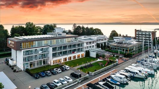 Hotel Yacht Wellness & Business Siófok (1)