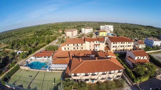 Hotel Villa Letan Peroj (1)