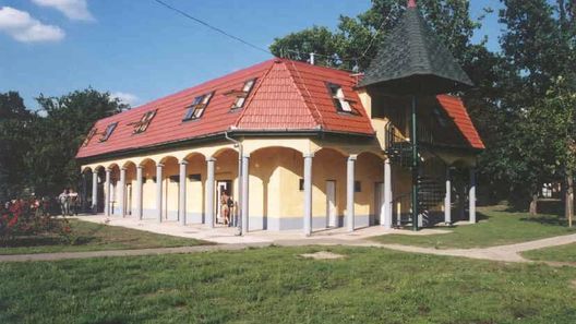 Kastélypark Fürdő Motel Füzesgyarmat (1)