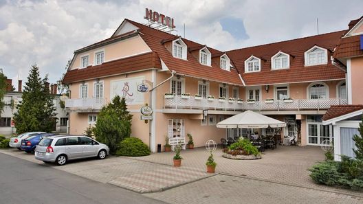 Hotel Rittinger Bonyhád (1)